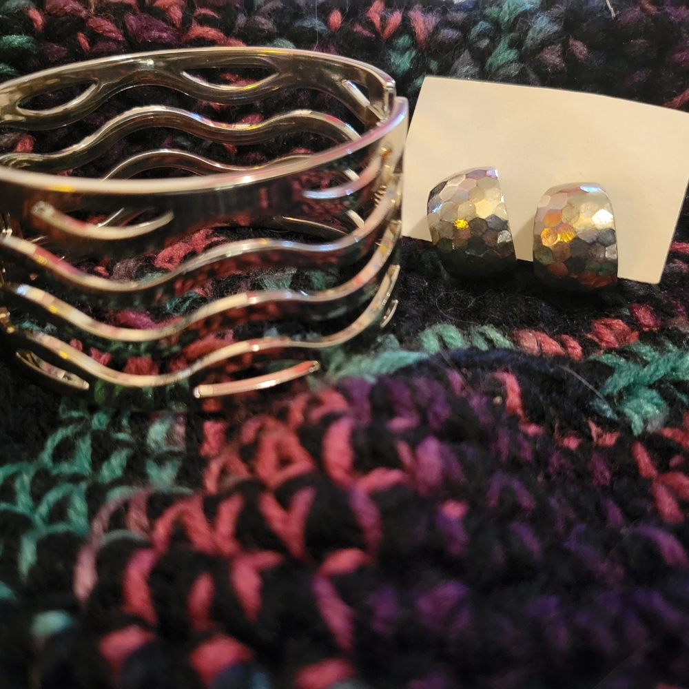 Silver Tone Wave Cuff Bracelet & Hammered-Style Pierced Earrings Bundle Set